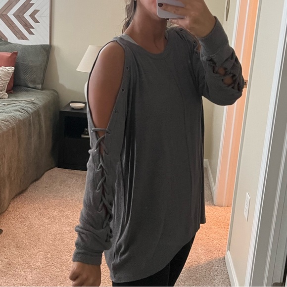 Open shoulder sweater - Picture 3 of 4